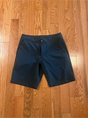 lululemon athletica Men's Dark Grey Hybrid Shorts